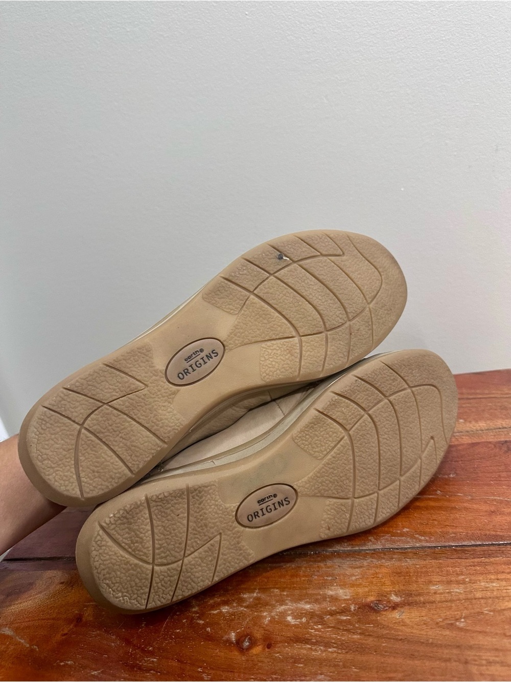 Earth Origins Bailey Embroidered Nubuck Slip Ons Size 10 - Picture 4 of 7